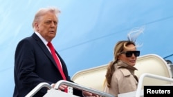 Президент США Дональд Трамп і перша леді Меланія Трамп під час вильоту з державним візитом до Великої Британії, 16 вересня 2025 року