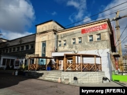 Aqmescitteki Sovetskaya meydanında latış ilânı, 2022 senesi noyabr ayı