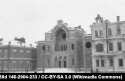 Будынак габрэйскага дзяржаўнага тэатру ў Менску, сьнежань 1942 году (да 1924-га — галоўная сынагога)