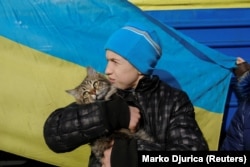 Хлопчик перед тим, як разом з родиною вони сядуть на евакуаційний потяг. Покровськ, 9 лютого 2023 року