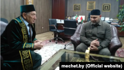 Әбүбәкер Шабанович (сулда) һәм Супьян Курбанов (уңда)