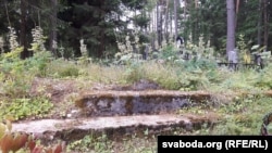 Падмуркі капліцы на могілках