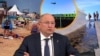 Колаж. Російський глава Севастополя Михайло Развожаєв на тлі муніципального пляжу, військового літака і стічної канави на пляжі в Севастополі