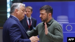 Viktor Orban ve Volodımır Zelenskıy Brükselde Avropa Birligi sammitinde. Belçika, 2024 senesi iyün 27