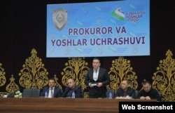 Бывший начальник Ферганского областного управления СГБ, полковник Алижон Ашуров (второй слева)