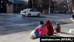 Dilegçi çagalar. Arhiw suraty