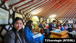 Доктор Бум-Очир Дулам сүйлөөдө. Булоң-Бийанкур, Франция. 22.11.2023.