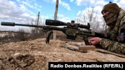 Олександр відточує снайперські навички після бойового поранення