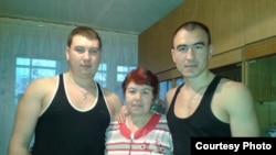 Рөстәм Фәрәретдинов (сулда)