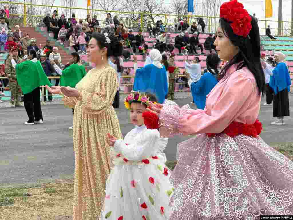 Тараптар Нооруз эзелтен тили, дини бир кыргыз-өзбек элинин орток майрамы болуп келгенин белгилешти. Баткен шаары. 21-март, 2024-жыл&nbsp;