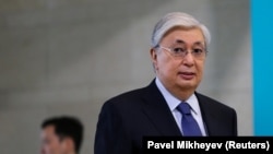 Президент Казахстана Касым-Жомарт Токаев в день референдума по изменению Конституции.  5 июня 2022 года. Из Основного закона исключили все упоминания о предшественнике Токаева, первом президенте Нурсултане Назарбаеве