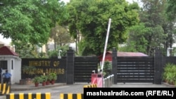 په اسلام اباد کې پولیس سرتېری د بهرنیو چارو وزارت مخې ته پهره کوي - انځور له ارشیفه.