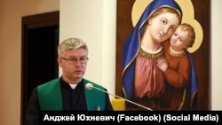 Айцец Анджэй Юхневіч, архіўнае фота