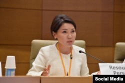 Элвира Сурабалдиева.