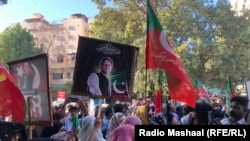 د پاکستان تحريک انصاف پلويان په کراچۍ کې د فبرورې اتمې په عامو انتخاباتو کې د درغليو خلاف مظاهره کوي ـ انځور له ارشيفه