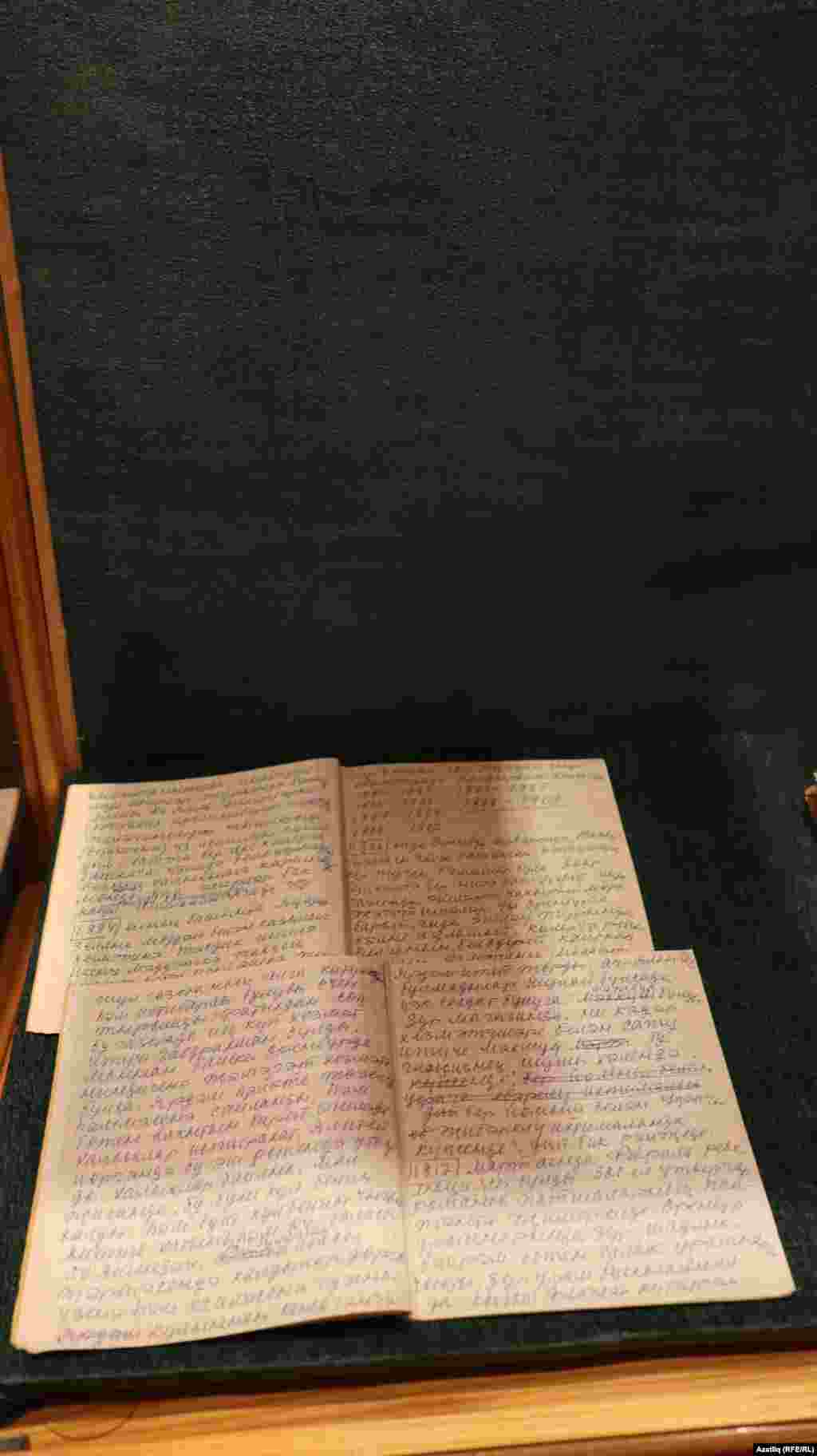 Риза Фәхретдин турындагы китап та Әсманың кулъязмаларына, әтисе турындагы истәлекләренә нигезләнгән