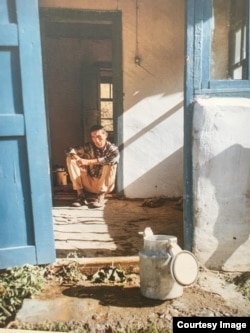 Эл жазуучусу Кубатбек Жусубалиевдин жаш кези. Архив сүрөт.