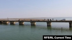 Наслідки одного з попередніх ударів по Чонгарському мосту