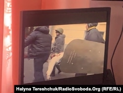 Несуть тіло вбитого Анатолія Жаловаги