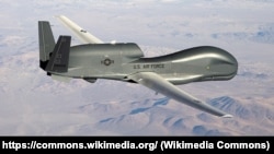 Американский самолёт-беспилотник Global Hawk весит 14 тонн и является крупнейшим в мире БПЛА