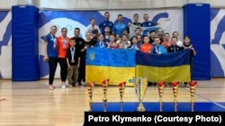 Каратисти збірної України у Чехії. Петро Клименко зверху по центру