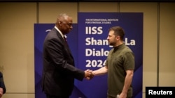 Ллойд Остин менен Владимир Зеленский Сингапурдагы жолугушууда, 2-июнь, 2024-жыл.