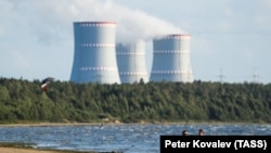 Градирни Ленинградской АЭС (иллюстративное фото)