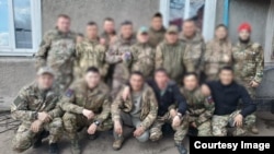 Ukrainada Russiýanyň tarapynda söweşýän merkezi aziýaly migrantlar.