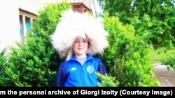 Все детство Георгий провел в селе Скра, жил с мамой в здании детского сада