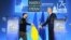 Президент України Володимир Зеленський (ліворуч) і генеральний секретар НАТО Єнс Столтенберґ під час пресконференції на саміті НАТО у Вашингтоні, 11 липня 2024 року