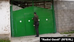 Закрытые двери дома Исломовых в махалле Арбобхотун. 28 марта 2024