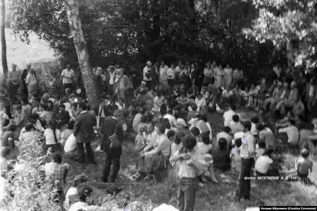 Протест чарасында катнашучылар