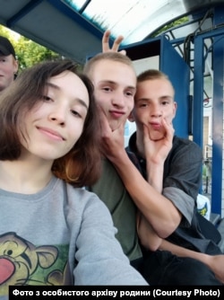 Богдан та Євген Самодії з подругою Діаною