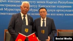 Кыяс Молдокасымов менен Бу Сиянчун.