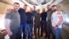 Президент України Володимир Зеленський (посередині), керівник президентського офісу, очільник МВС і 5 командирів оборони «Азовсталі» у літаку під час повернення до України із Туреччини, 8 липня 2023 року