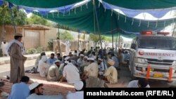 د جون پر درېیمه په بنو کې خلکو د وژل شویو کسانو مړي په پرلت کې ایښودلي ول.