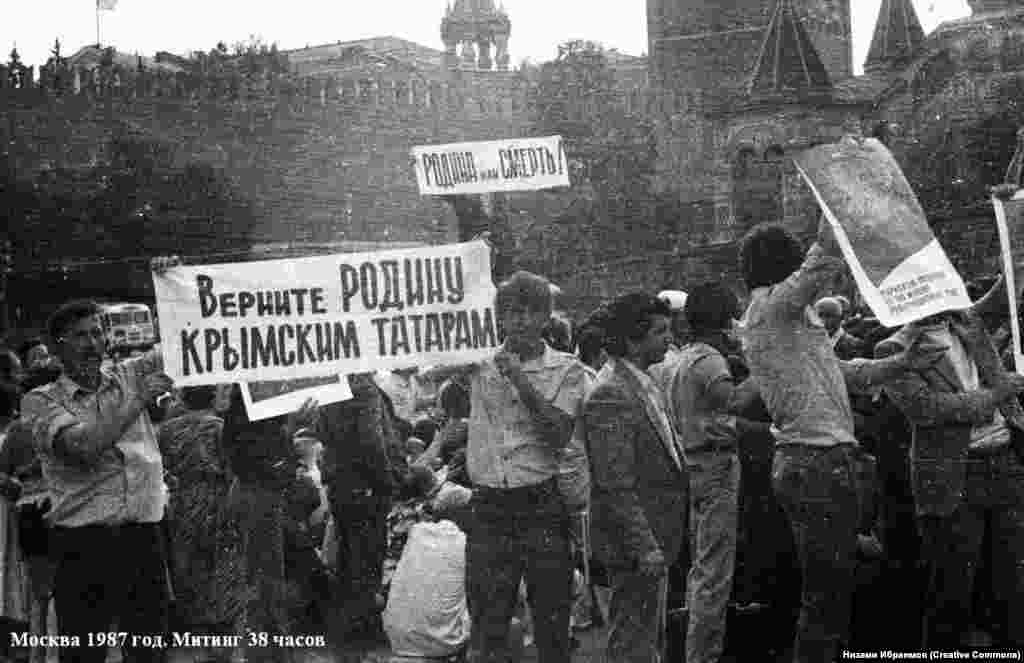 Протест чарасында катнашучылар