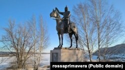 Котраг-ханга һәйкәл