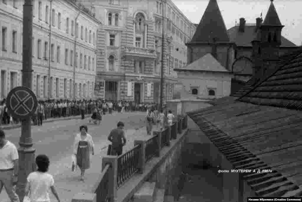 Протест чарасында катнашучылар