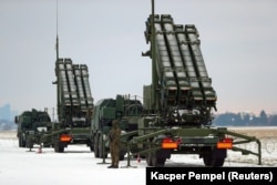 Американські системи ППО Patriot під час польських військових тренувань в аеропорту Варшави. Польща, 7 лютого 2023 року