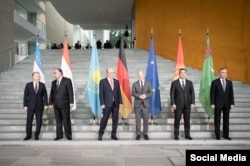 Президенты стран Центральной Азии и канцлер Германии Олаф Шольц (четвертый слева) на саммите в Берлине. 29 сентября 2023 года.