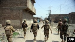 د پاکستان پوځ سرتېري په شمالي وزیرستان کې د ګزمې پر مهال - پخوانی انځور. 