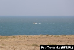 Озеро Балхаш рядом с селом Улькен, где собираются строить атомную электростанцию. Алматинская область, 21 августа 2023 года.