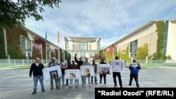 29 сентября 2023 года, Берлин. Протест группы таджикских оппозиционеров в Германии против репрессий в Таджикистане.  Позже стало известно об экстрадиции некоторых из Германии в Таджикистан и давлении властей на их родных.   