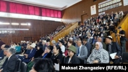 Жазуучулар союзунун төрагасын шайлоо учуру.