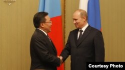 Цахиагийн Элбегдорж менен Орусиянын президенти Владимир Путин.