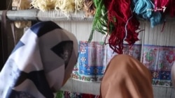 پر زده کړو او کار بندیز افغانانې قالین بافۍ ته اړ کړې دي