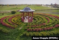 Альтанка в «Добропарку»