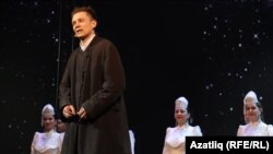 Тукай ролендә Камал театры артисты Эмиль Талипов