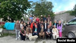 Кыргызстандан барган топ Пакистандагы этникалык кыргыздар менен. Гилгит шаары. Сүрөт Рысгүл Акимжанованын баракчасынан алынды. 